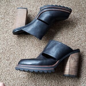 STRATEGIA Leather chunky mules